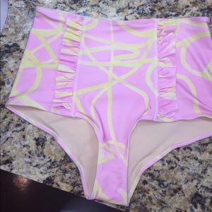 Kortni Jeane Down In Front Ruffle Bottoms